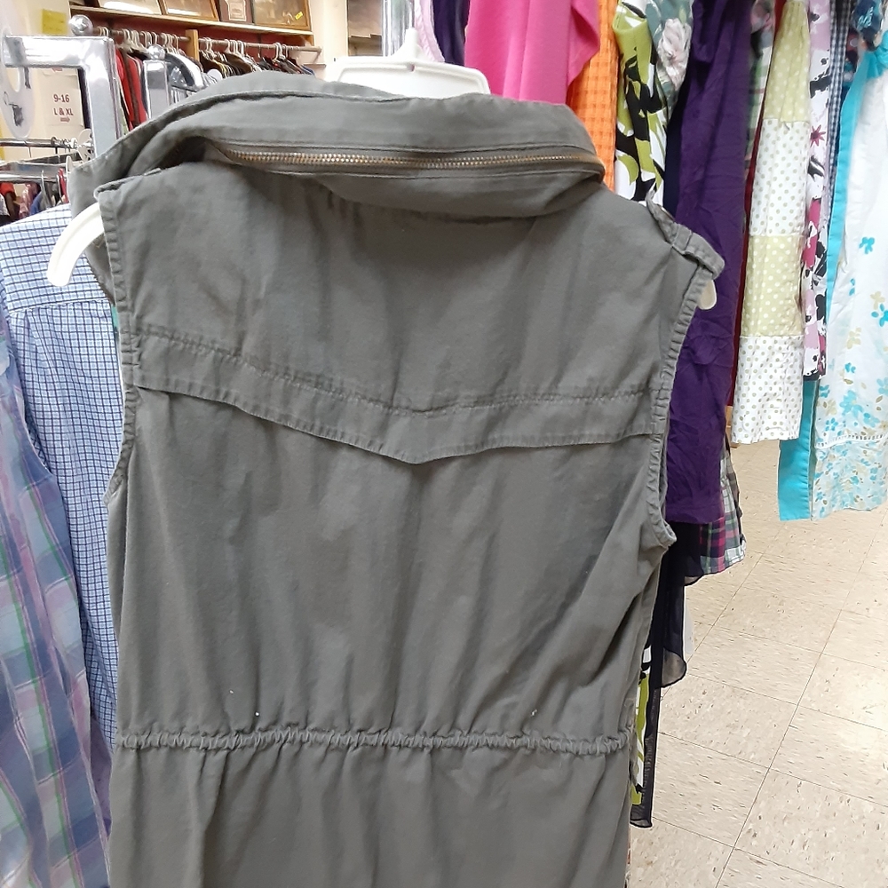 Vest - Picture 4 of 4